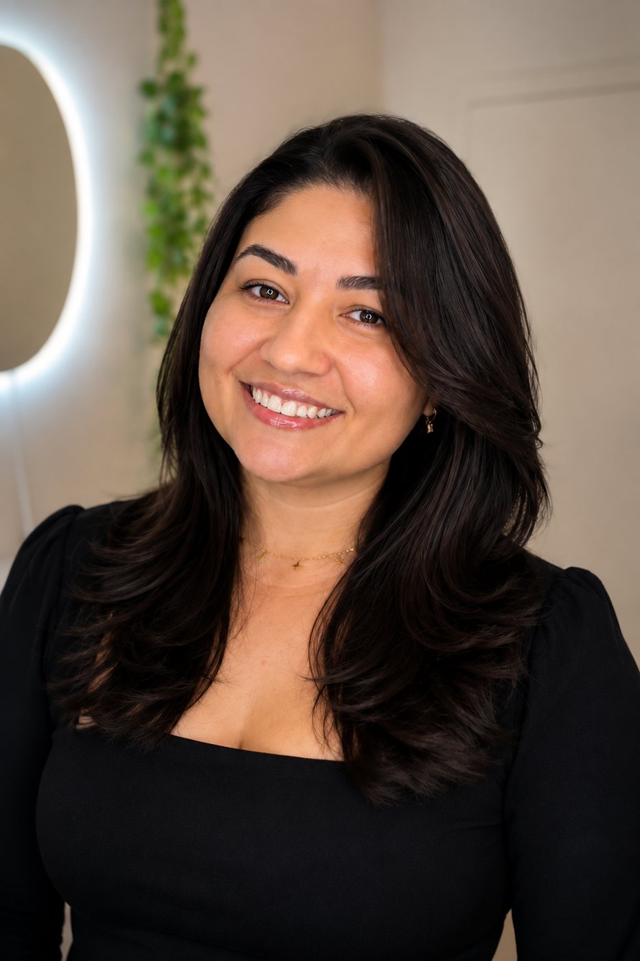 Fabiana, founder of Fabeauty Private Studio, in the studio